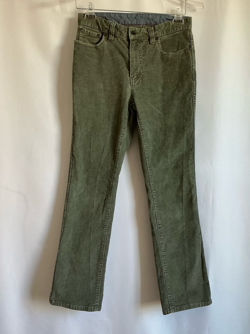 LL Bean Womens Pants
30x30 Olive Green Corduroy
Standard Fit Straight Leg